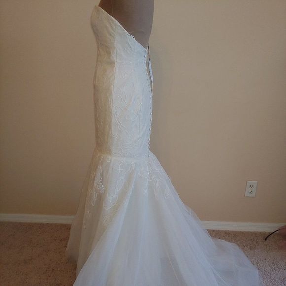 NEW Gorgeous Mermaid Wedding Dress by Liancarlo - Picture 2 of 5